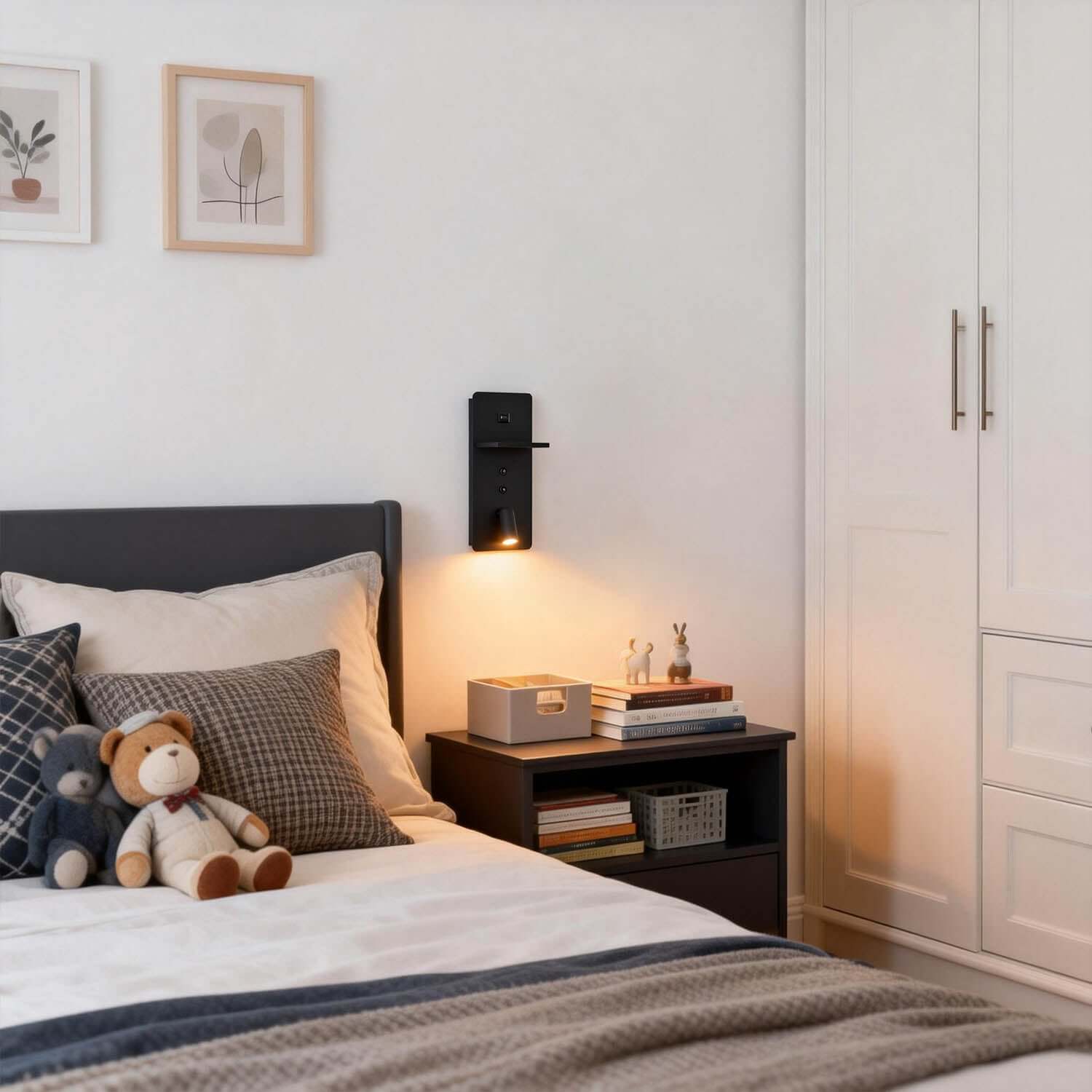 Tylor Wall Light