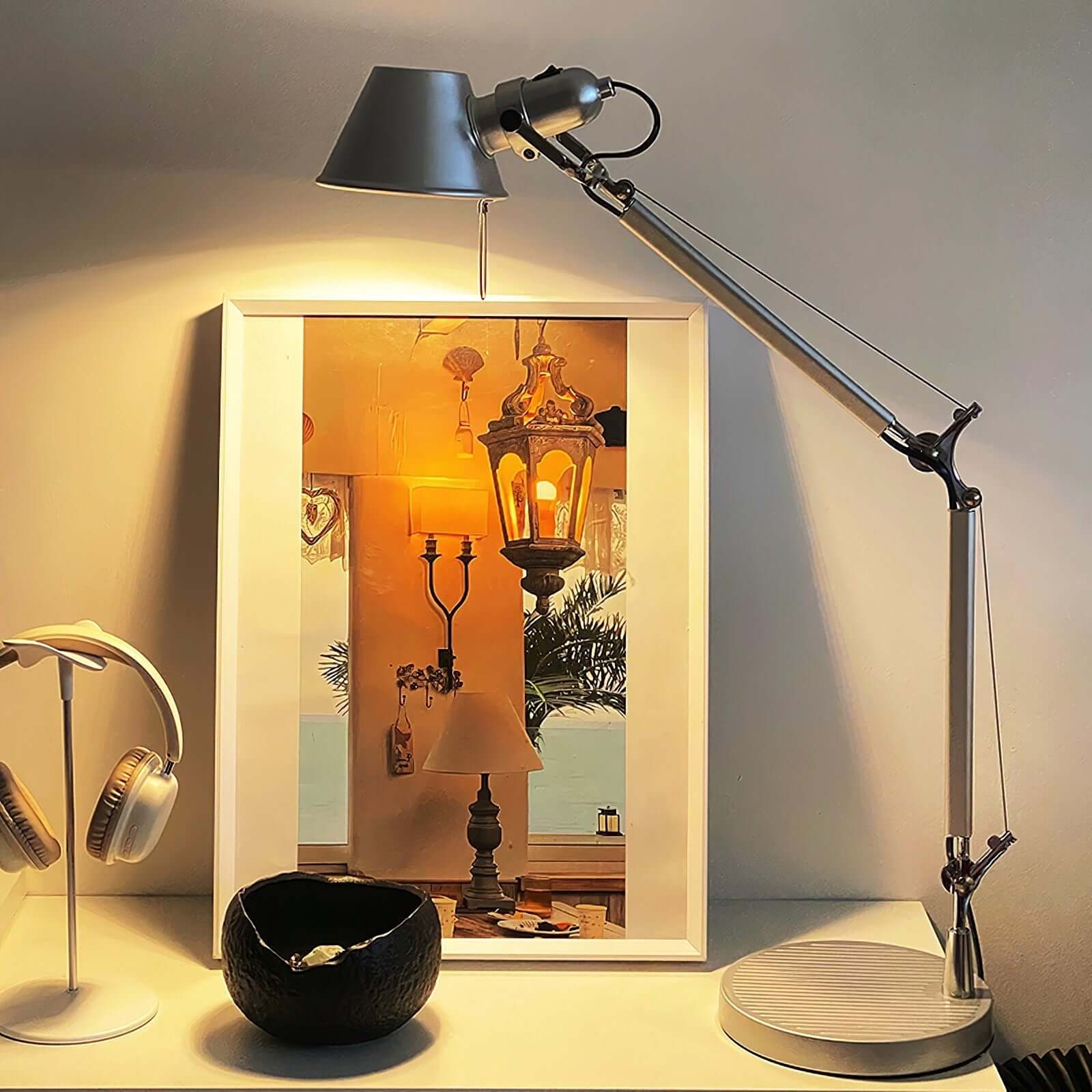 Xirula Table Lamp
