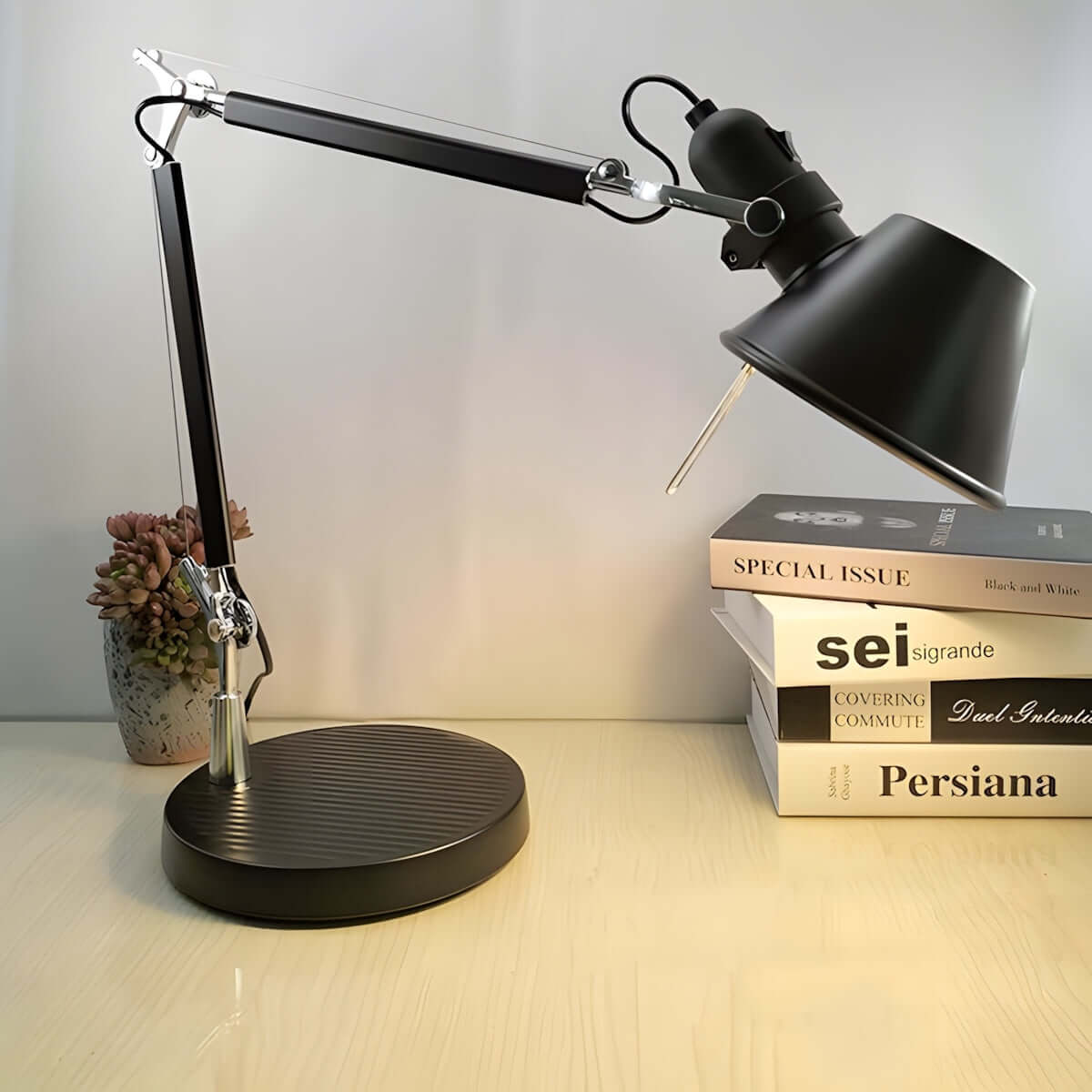 Xirula Table Lamp