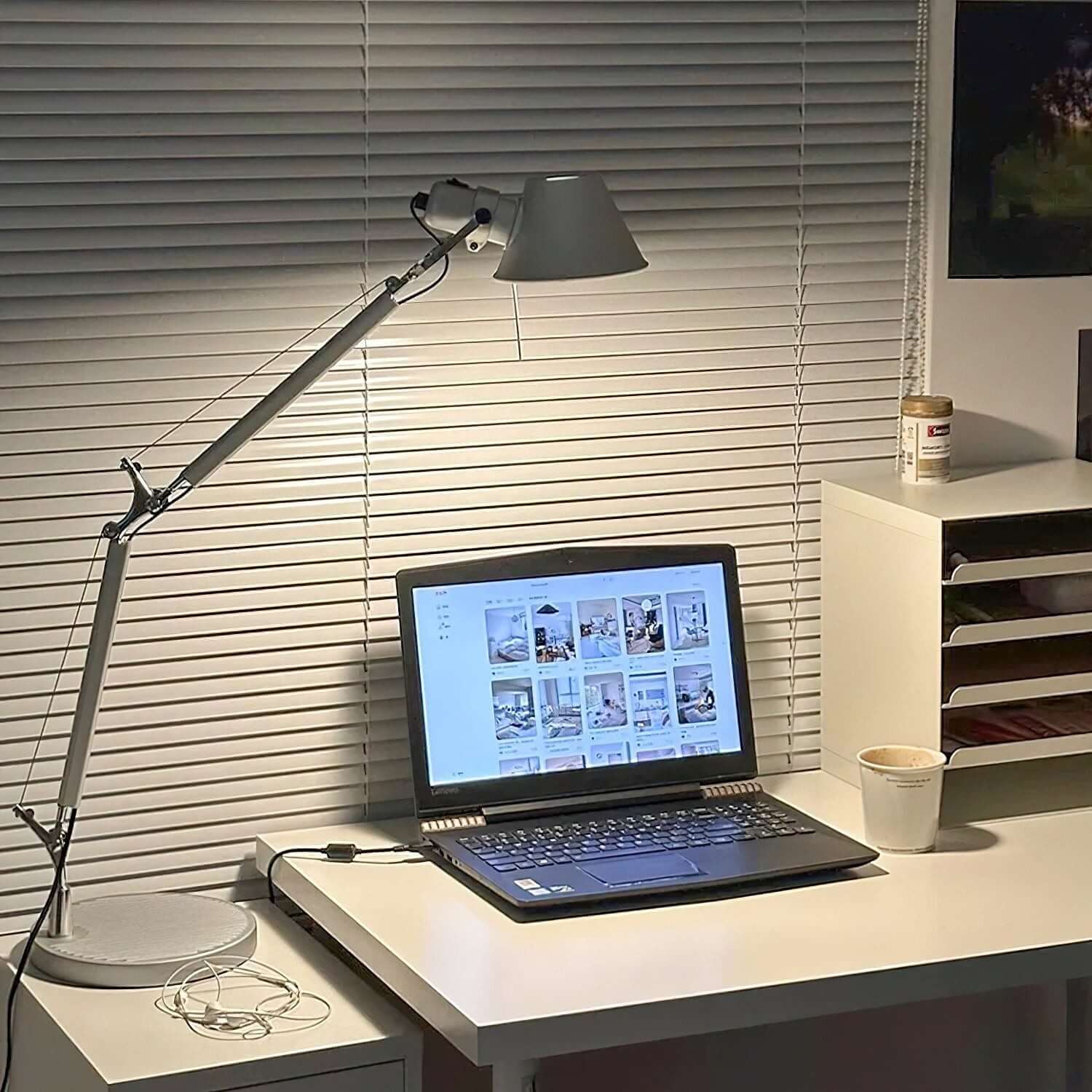 Xirula Table Lamp