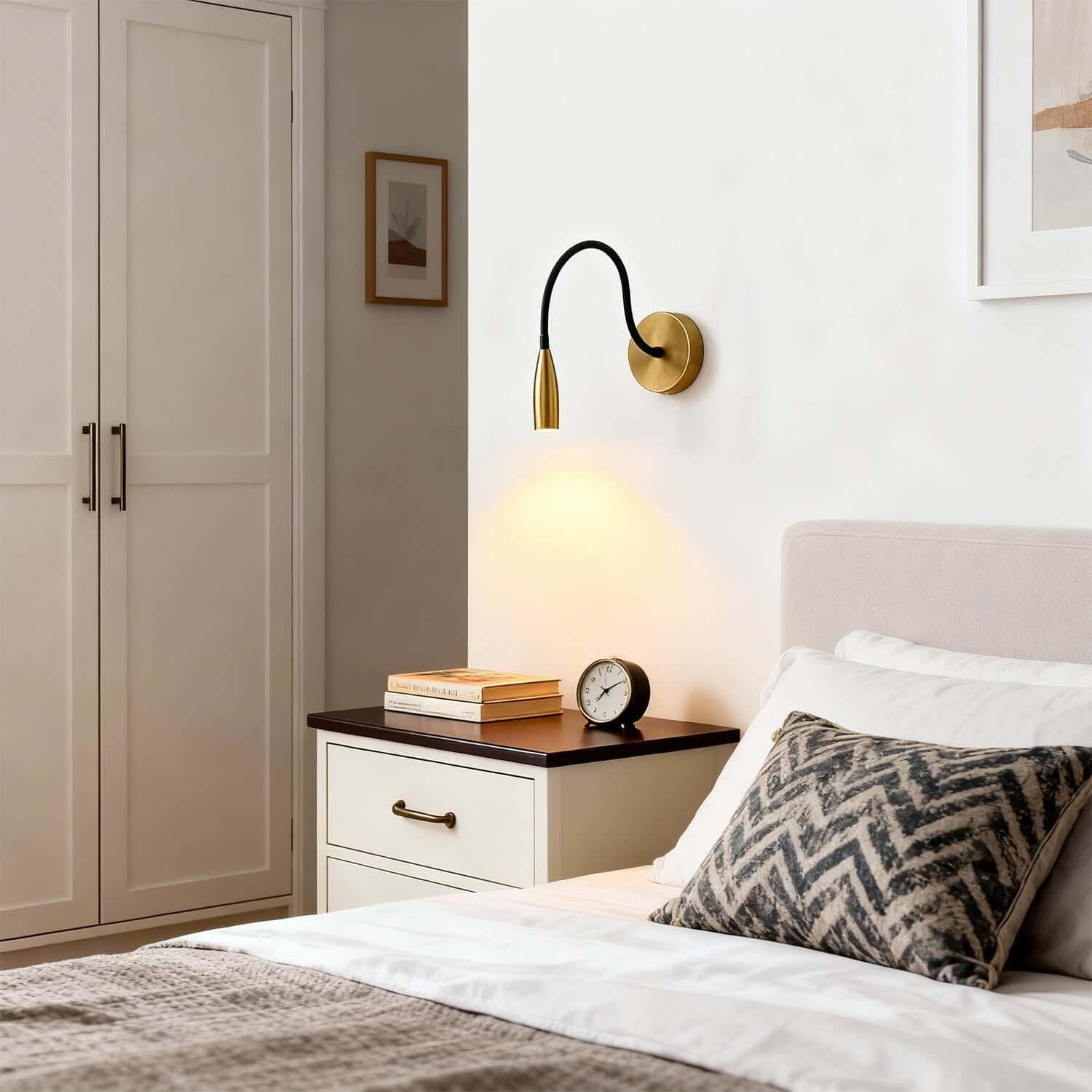 Zyvio Wall Light